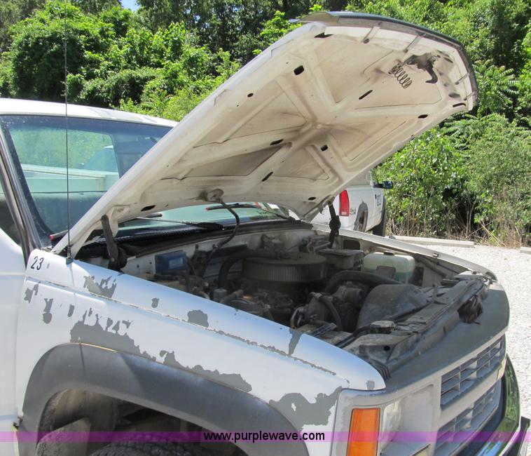 image for item B2720 1995 Chevrolet 3500 utility pickup truck