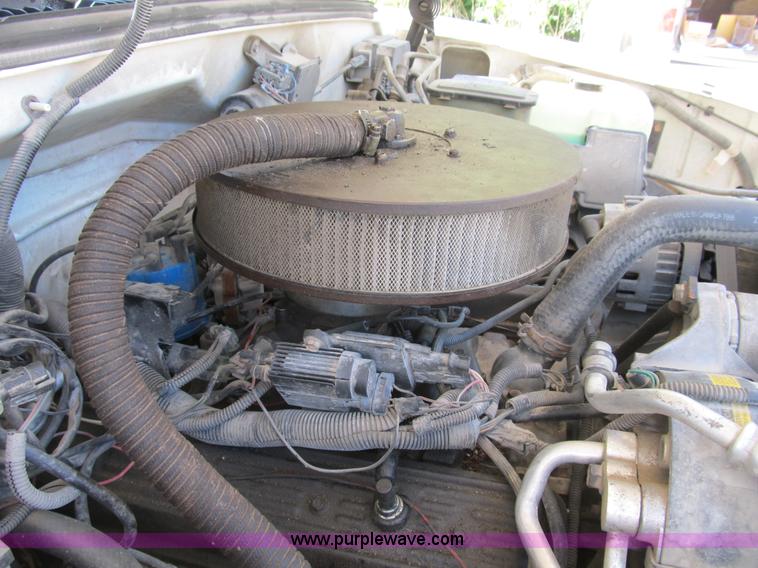 image for item B2720 1995 Chevrolet 3500 utility pickup truck