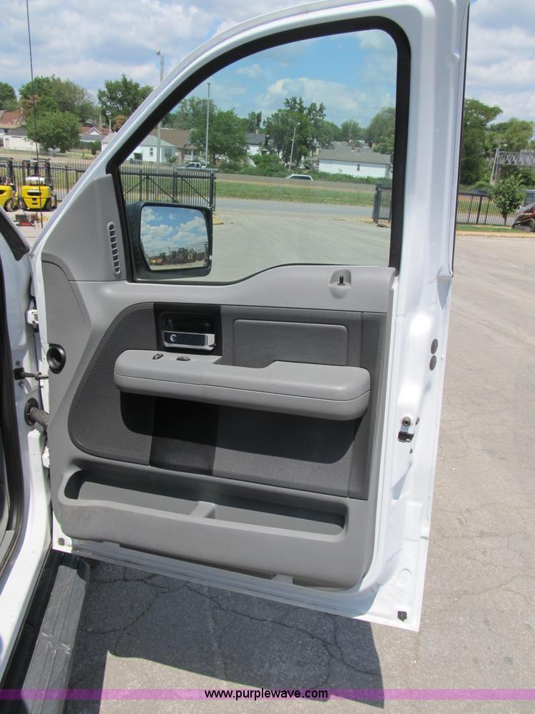 image for item B2722 2007 Ford F150 XLT extended cab pickup truck