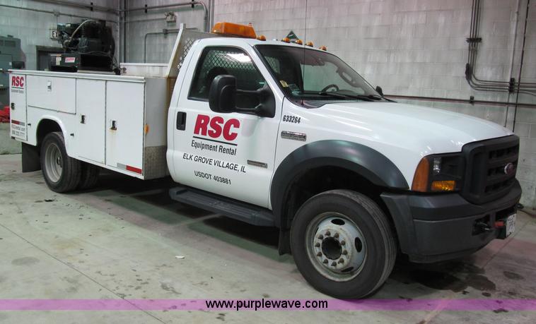 image for item B2724 2006 Ford F550 XL Super Duty utility pickup truck