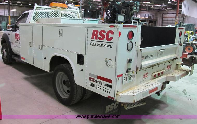 image for item B2724 2006 Ford F550 XL Super Duty utility pickup truck