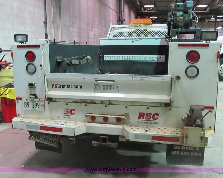 image for item B2724 2006 Ford F550 XL Super Duty utility pickup truck