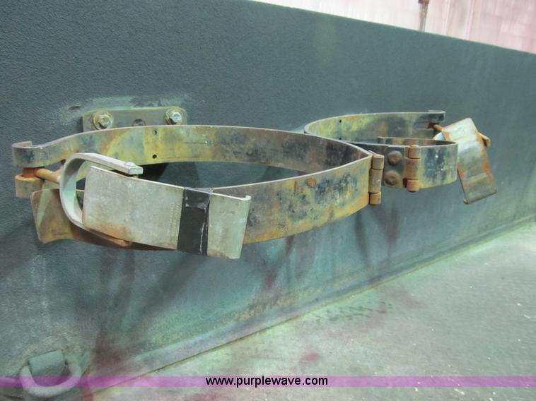 image for item B2724 2006 Ford F550 XL Super Duty utility pickup truck