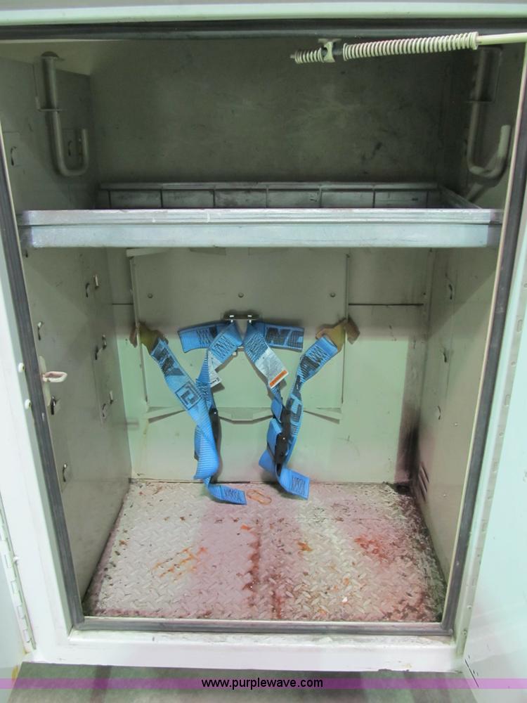 image for item B2724 2006 Ford F550 XL Super Duty utility pickup truck