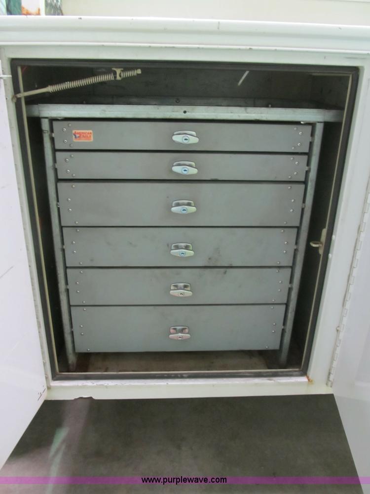 image for item B2724 2006 Ford F550 XL Super Duty utility pickup truck