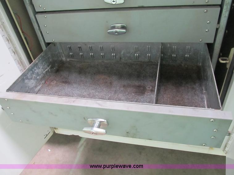 image for item B2724 2006 Ford F550 XL Super Duty utility pickup truck