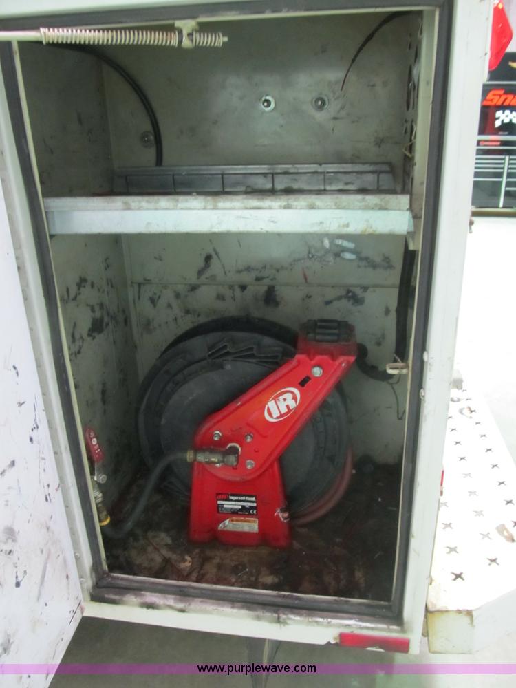 image for item B2724 2006 Ford F550 XL Super Duty utility pickup truck