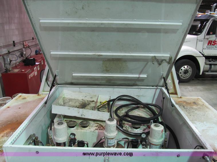 image for item B2724 2006 Ford F550 XL Super Duty utility pickup truck