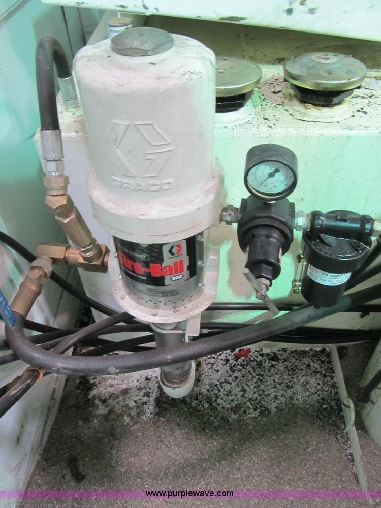 image for item B2724 2006 Ford F550 XL Super Duty utility pickup truck