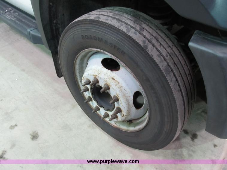 image for item B2724 2006 Ford F550 XL Super Duty utility pickup truck