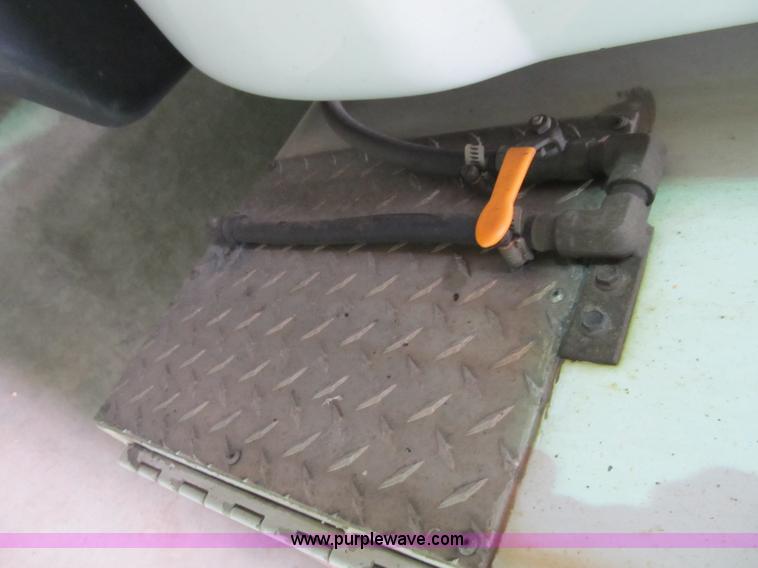 image for item B2724 2006 Ford F550 XL Super Duty utility pickup truck