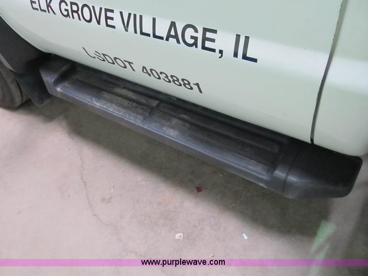 image for item B2724 2006 Ford F550 XL Super Duty utility pickup truck