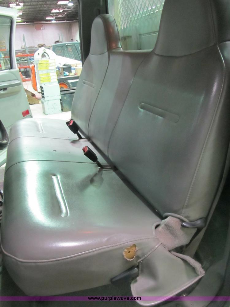 image for item B2724 2006 Ford F550 XL Super Duty utility pickup truck