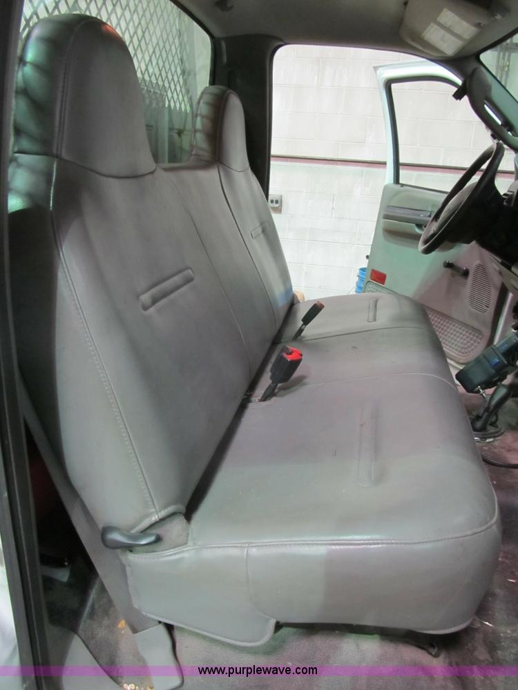 image for item B2724 2006 Ford F550 XL Super Duty utility pickup truck