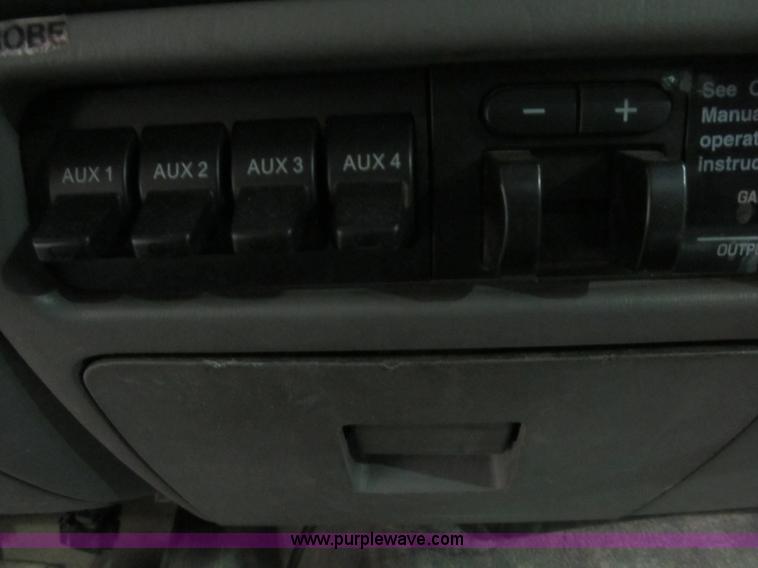 image for item B2724 2006 Ford F550 XL Super Duty utility pickup truck