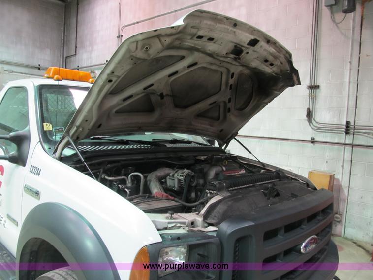 image for item B2724 2006 Ford F550 XL Super Duty utility pickup truck