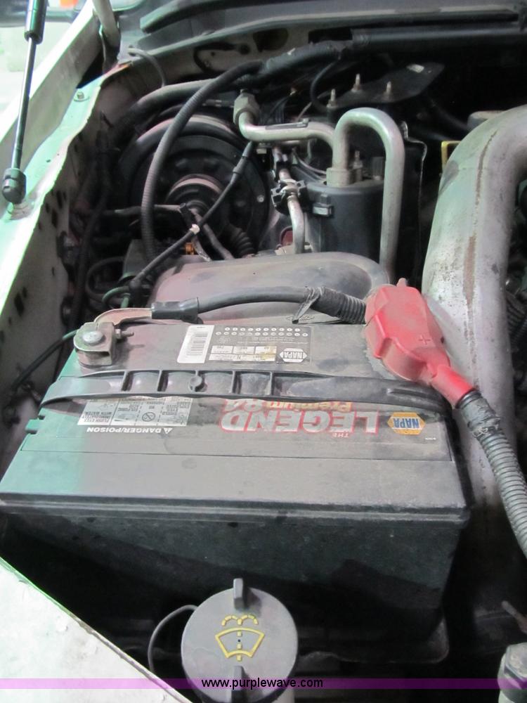 image for item B2724 2006 Ford F550 XL Super Duty utility pickup truck