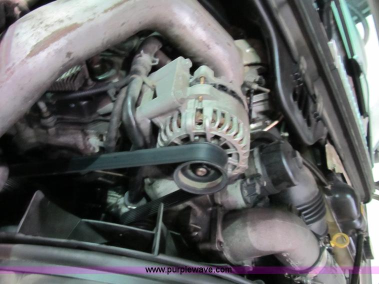 image for item B2724 2006 Ford F550 XL Super Duty utility pickup truck