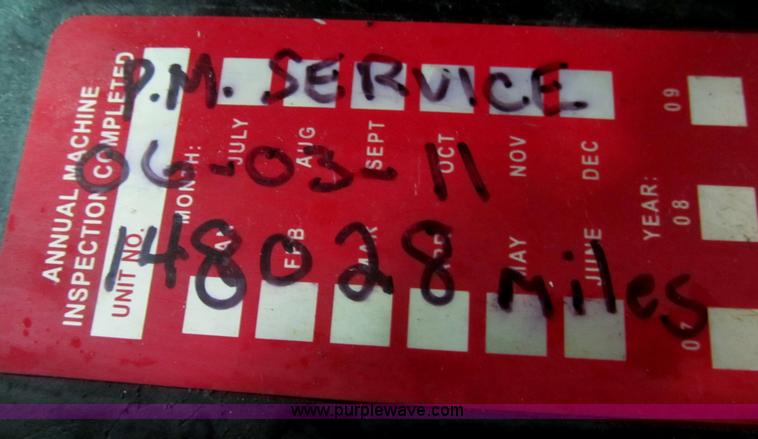 image for item B2724 2006 Ford F550 XL Super Duty utility pickup truck