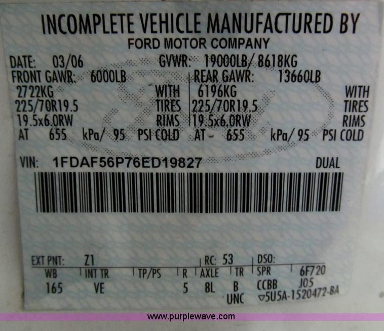 image for item B2724 2006 Ford F550 XL Super Duty utility pickup truck