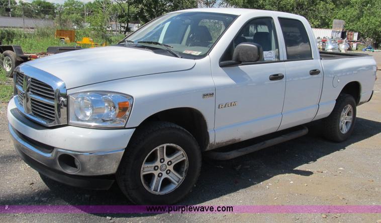 image for item B2725 2008 Dodge Ram 1500 extended cab pickup truck