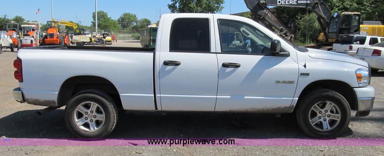 image for item B2725 2008 Dodge Ram 1500 extended cab pickup truck