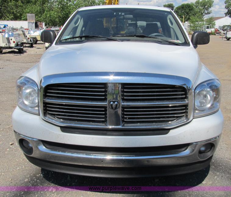 image for item B2725 2008 Dodge Ram 1500 extended cab pickup truck