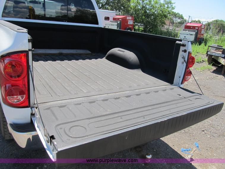 image for item B2725 2008 Dodge Ram 1500 extended cab pickup truck