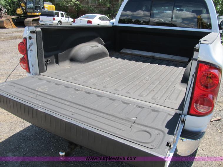 image for item B2725 2008 Dodge Ram 1500 extended cab pickup truck
