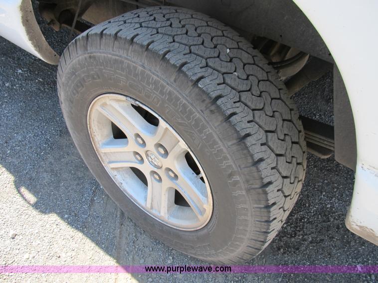 image for item B2725 2008 Dodge Ram 1500 extended cab pickup truck