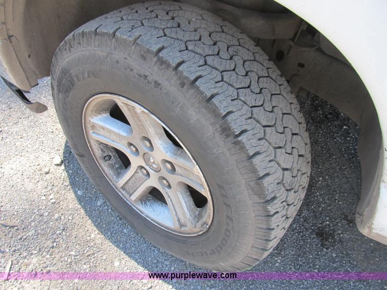 image for item B2725 2008 Dodge Ram 1500 extended cab pickup truck