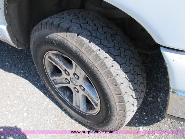 image for item B2725 2008 Dodge Ram 1500 extended cab pickup truck