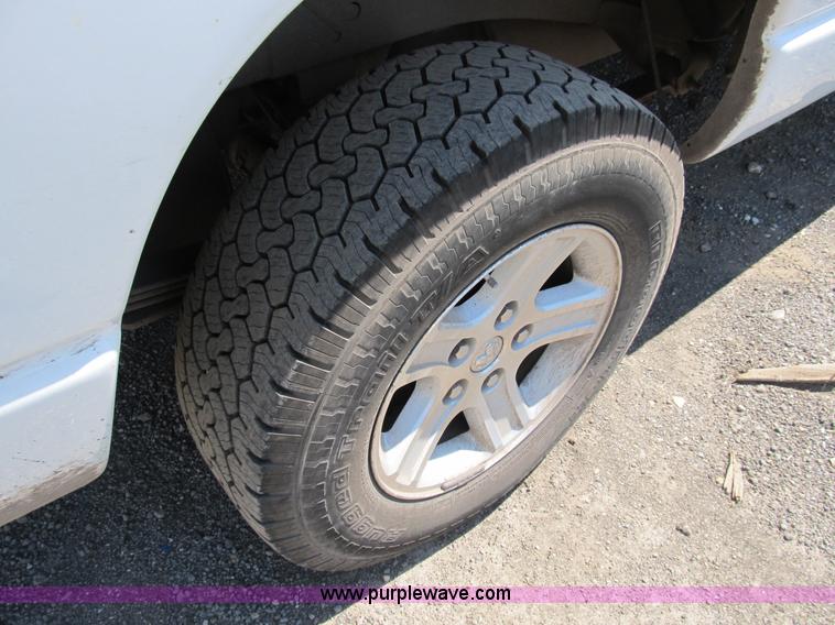 image for item B2725 2008 Dodge Ram 1500 extended cab pickup truck