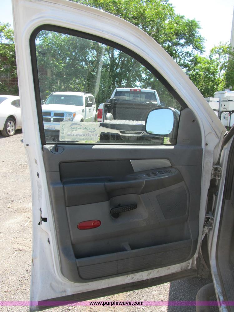 image for item B2725 2008 Dodge Ram 1500 extended cab pickup truck