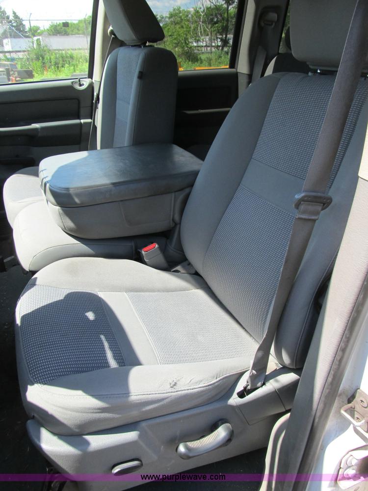 image for item B2725 2008 Dodge Ram 1500 extended cab pickup truck