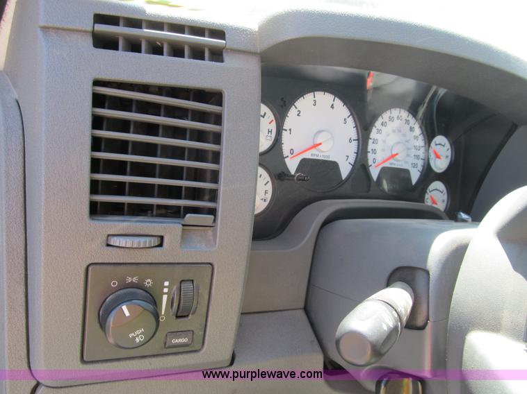 image for item B2725 2008 Dodge Ram 1500 extended cab pickup truck