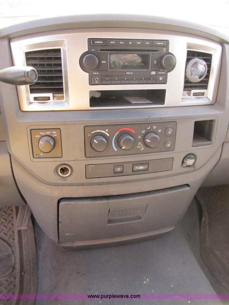 image for item B2725 2008 Dodge Ram 1500 extended cab pickup truck