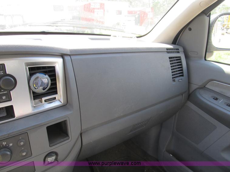 image for item B2725 2008 Dodge Ram 1500 extended cab pickup truck