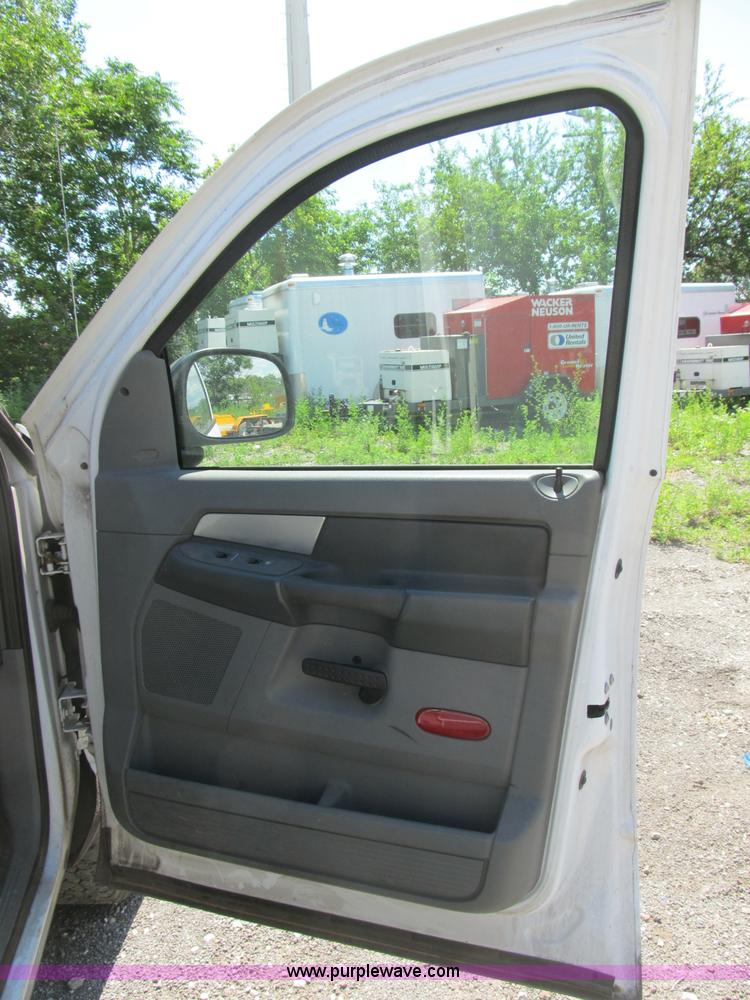 image for item B2725 2008 Dodge Ram 1500 extended cab pickup truck