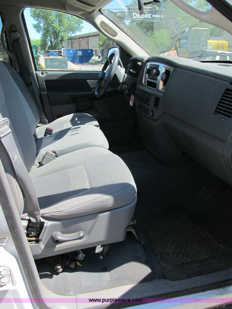 image for item B2725 2008 Dodge Ram 1500 extended cab pickup truck