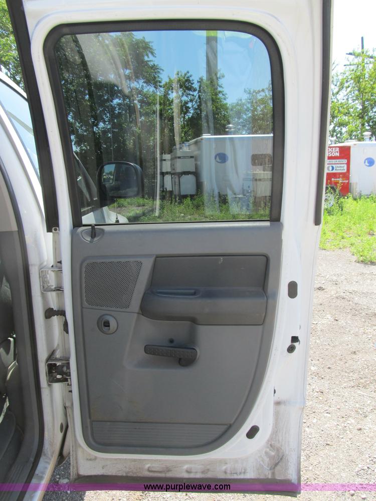 image for item B2725 2008 Dodge Ram 1500 extended cab pickup truck