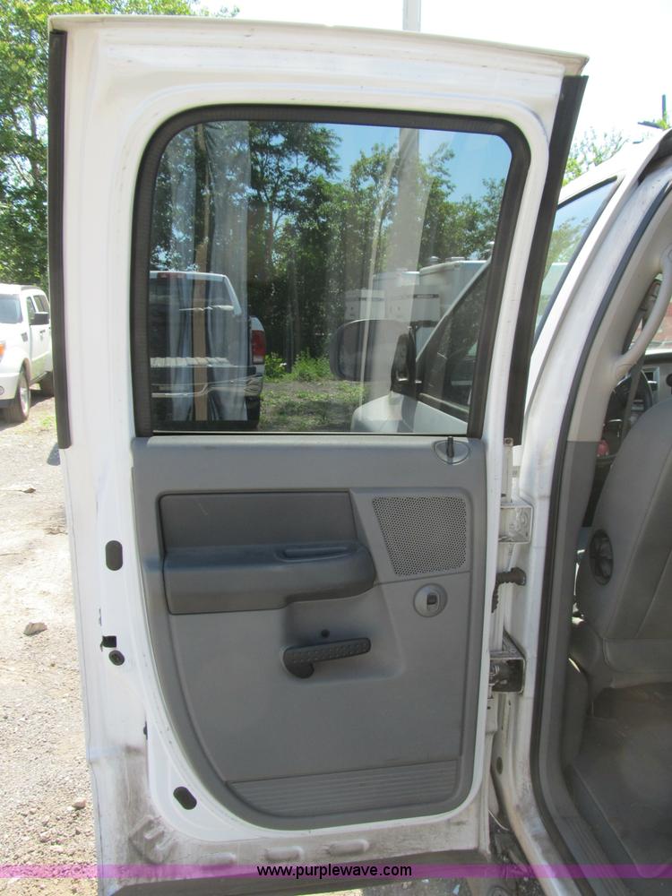 image for item B2725 2008 Dodge Ram 1500 extended cab pickup truck