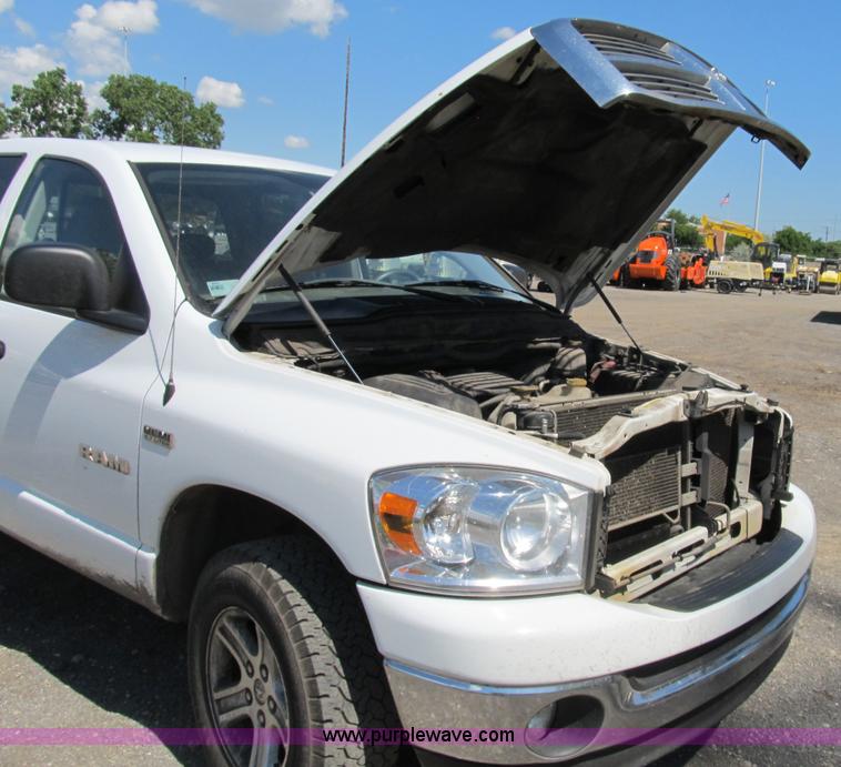 image for item B2725 2008 Dodge Ram 1500 extended cab pickup truck