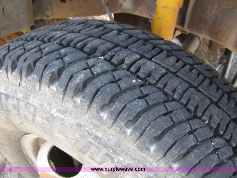 image for item B3268 1996 Ford F350 utility pickup truck