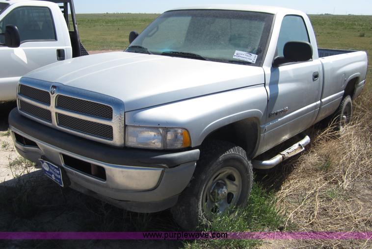 image for item B3269 2001 Dodge Ram 1500 pickup truck