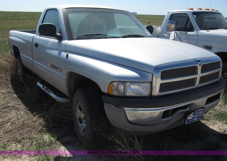 image for item B3269 2001 Dodge Ram 1500 pickup truck