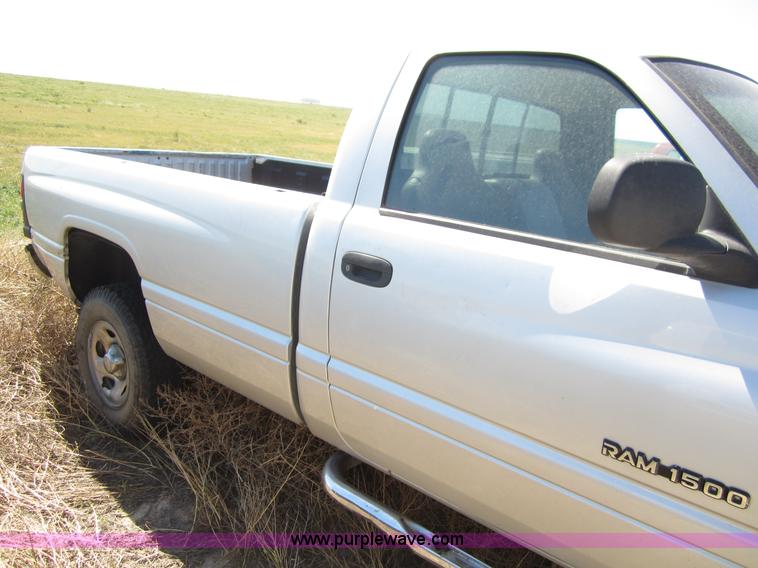 image for item B3269 2001 Dodge Ram 1500 pickup truck