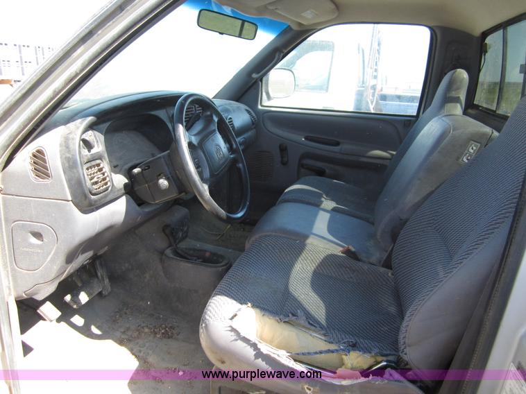 image for item B3269 2001 Dodge Ram 1500 pickup truck