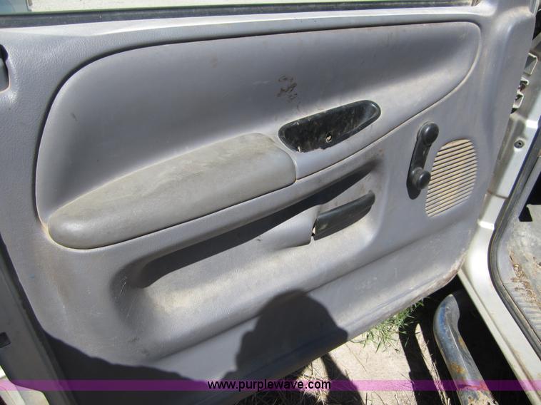 image for item B3269 2001 Dodge Ram 1500 pickup truck