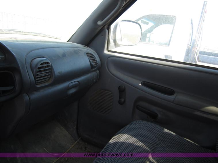 image for item B3269 2001 Dodge Ram 1500 pickup truck